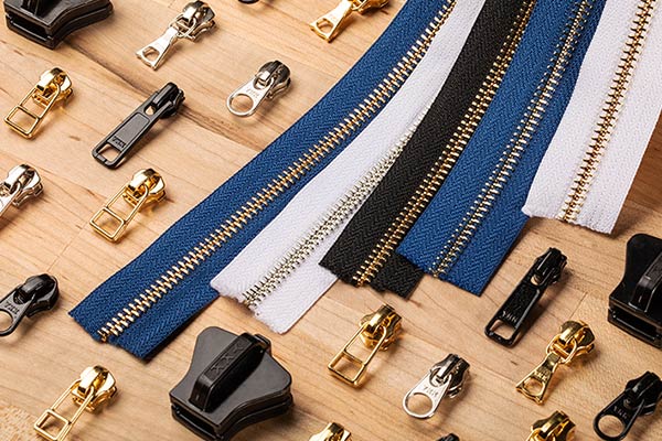 An difríocht idir zippers na n-ábhar éagsúla